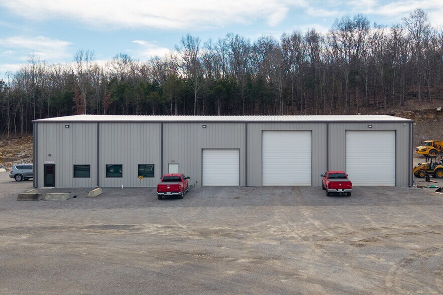 More Photos Of 1854 Sparta Pike, Lebanon Warehouse For Lease