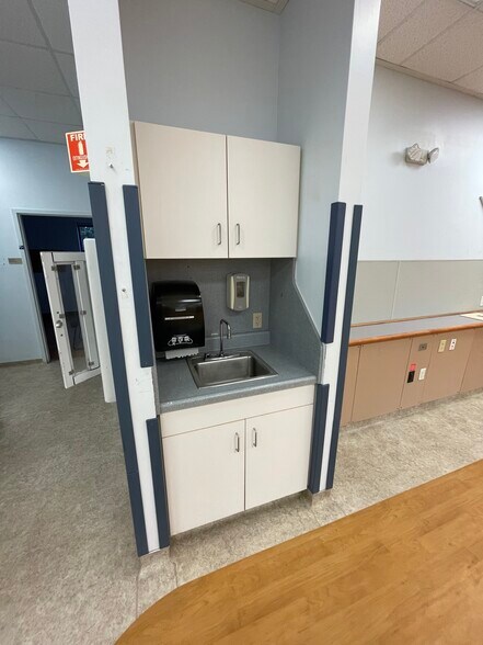 More Photos Of 1308 S 4th St, Hartsville Medical For Sale
