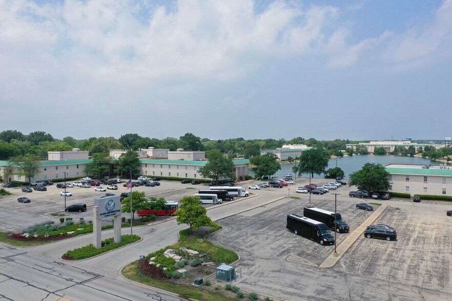 More Photos Of 2250 E Devon Ave, Des Plaines Medical For Lease