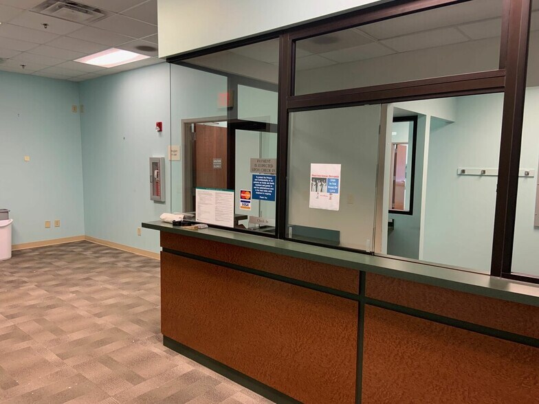 More Photos Of 509 Olde Waterford Way, Leland Office For Lease