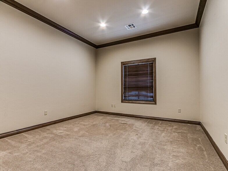 More Photos Of 2929 NW 156th St, Oklahoma City Office For Lease