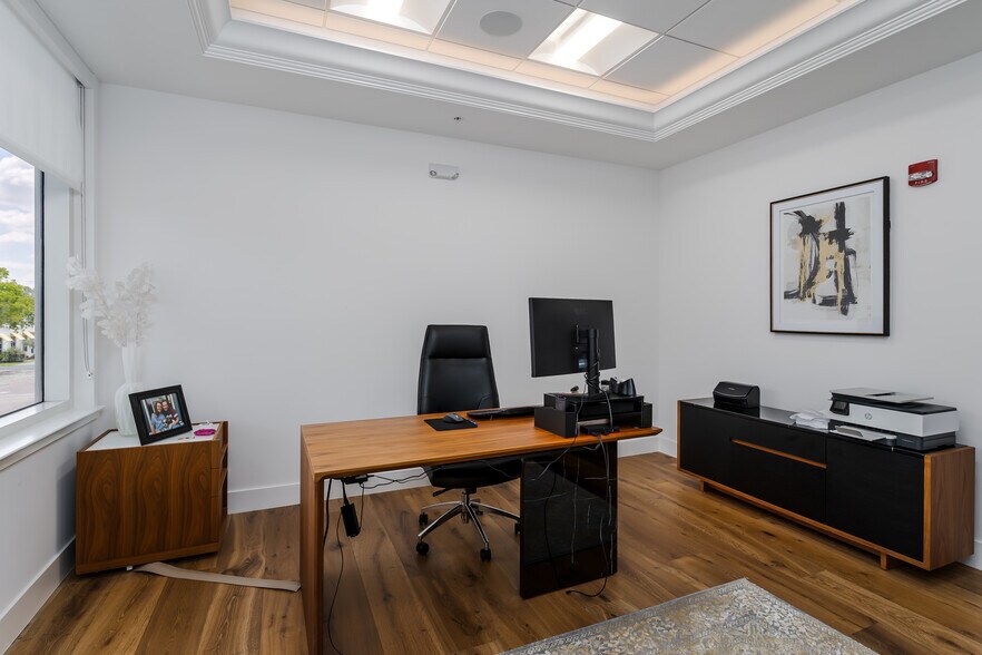 More Photos Of 599 9th St N, Naples Medical For Sale