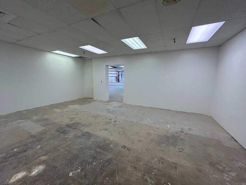 More Photos Of 438-444 Hobron Ln, Honolulu Office For Lease