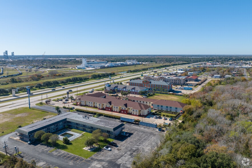 More Photos Of 1003 W Highway 332, Clute Hotel For Sale