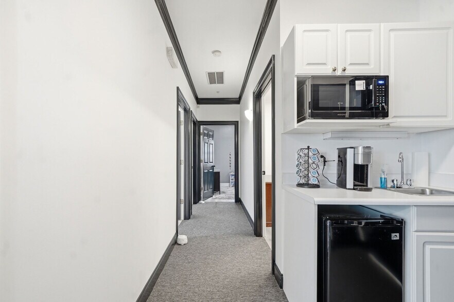 More Photos Of 234-242 Creekstone Rdg, Woodstock Office For Sale