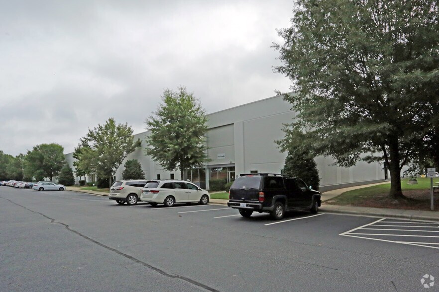 More Photos Of 9200 Globe Center Dr, Morrisville Unknown For Lease