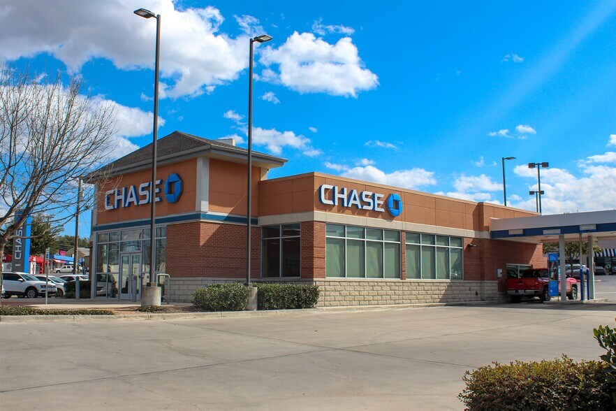 Primary Photo Of 8597 Blanco Rd, San Antonio Bank For Sale