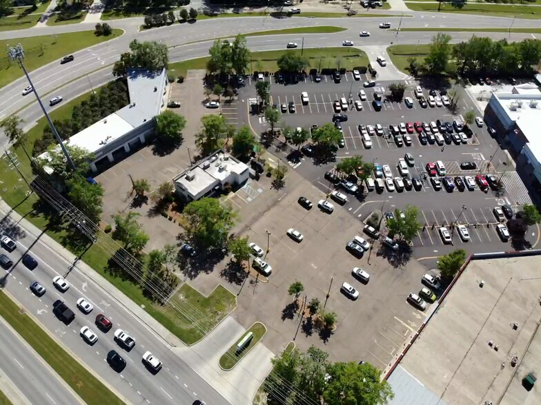 More Photos Of 3015 E Causeway Approach, Mandeville General Retail For Sale