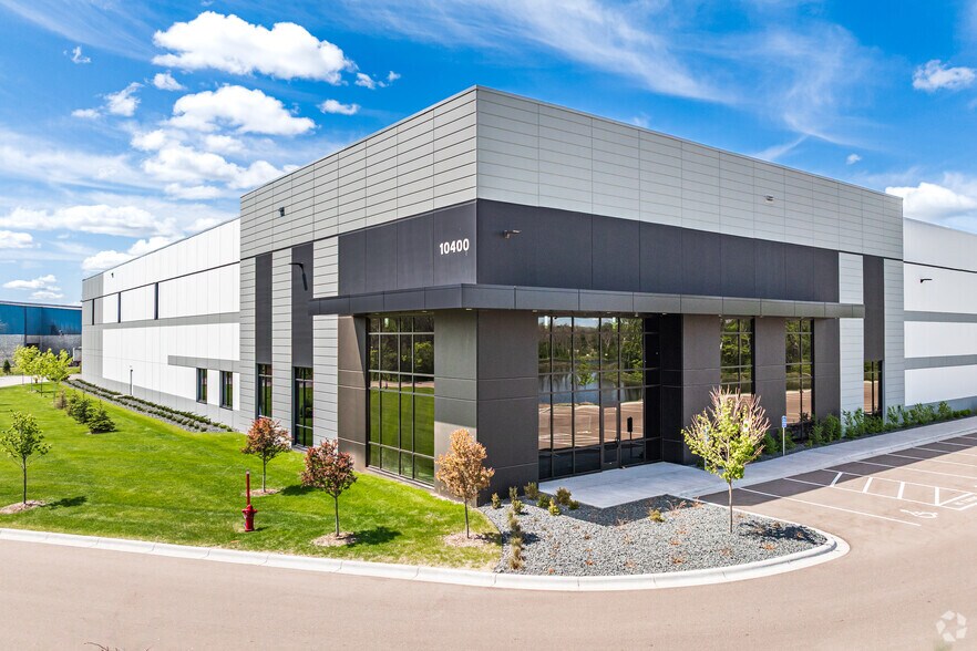More Photos Of 10400 Naples St NE, Blaine Industrial For Lease