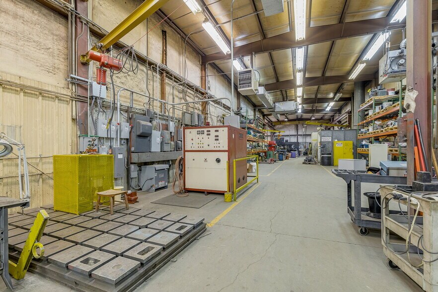 More Photos Of 110 Lee Joyal Rd, Duncan Service For Lease