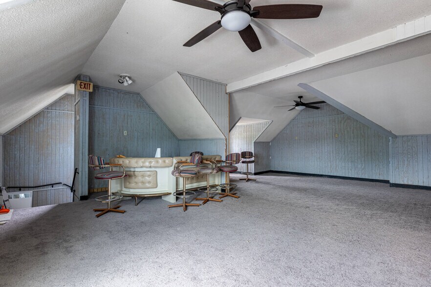 More Photos Of 1040 S Wayne St, Saint Marys Restaurant For Sale