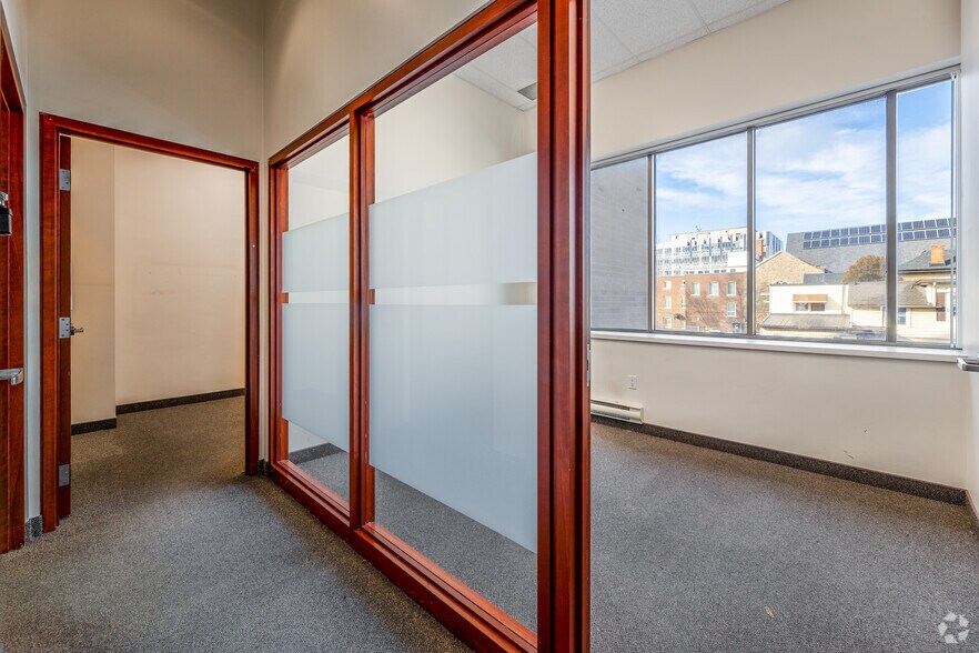 More Photos Of 31 King St, St Catharines Bank For Sale