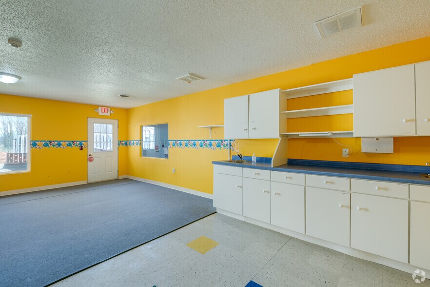 More Photos Of 2784 Deerfield Ave E, Suamico Medical For Lease