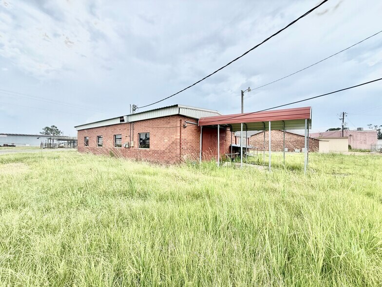 More Photos Of 86 S Williams St, Hazlehurst General Retail For Sale