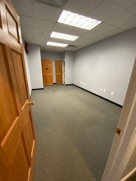 More Photos Of 967-969 Street Rd, Southampton Freestanding For Lease