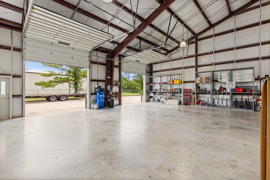 More Photos Of 3801 Knapp Rd, Pearland Loft Creative Space For Sale