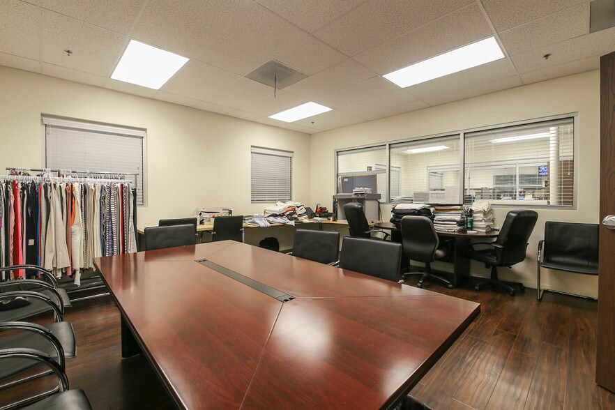 More Photos Of 227 W 140th St, Los Angeles Warehouse For Lease