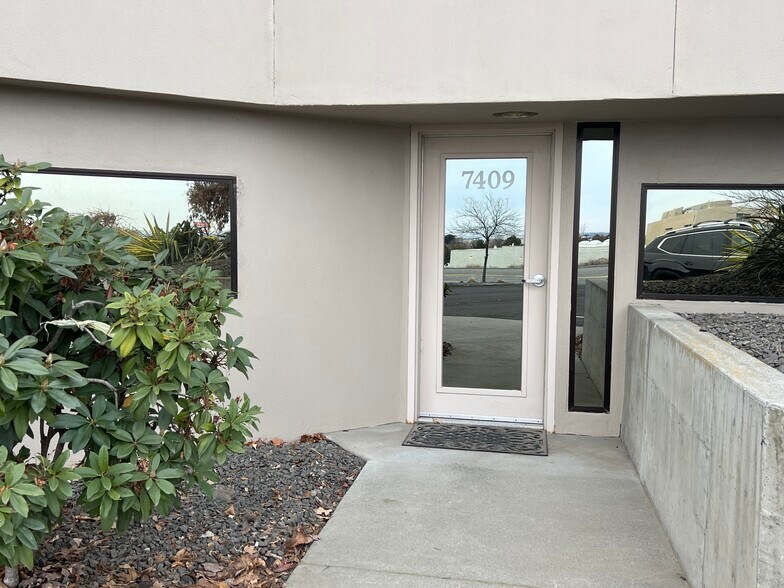 More Photos Of 7409 W Grandridge Blvd, Kennewick Office For Lease