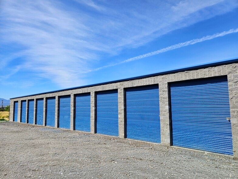 More Photos Of 1060 Dillon Way, Central Point Self Storage For Sale