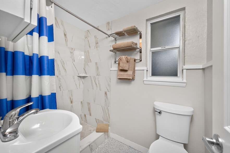 More Photos Of 1130 Gulf Blvd, Englewood Apartments For Sale