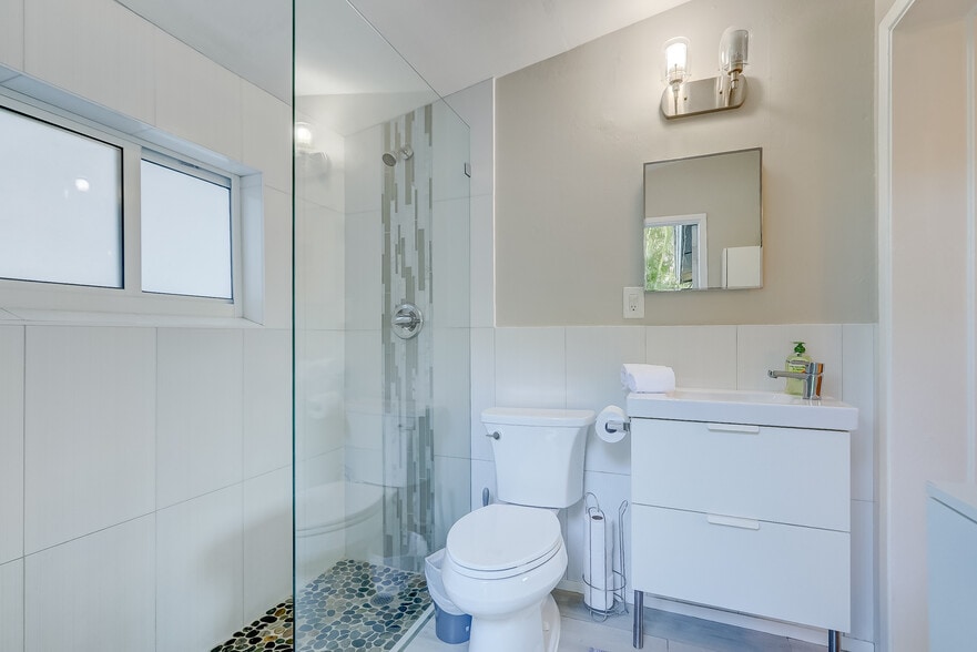More Photos Of 1100 NE 18th Ct, Fort Lauderdale Apartments For Sale