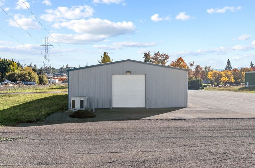 More Photos Of 13735 SW Galbreath Dr, Sherwood Warehouse For Lease