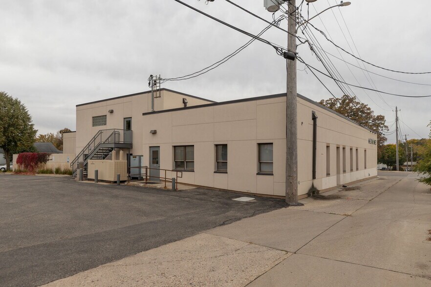 More Photos Of 213 S Oak Ave, Owatonna Office For Sale