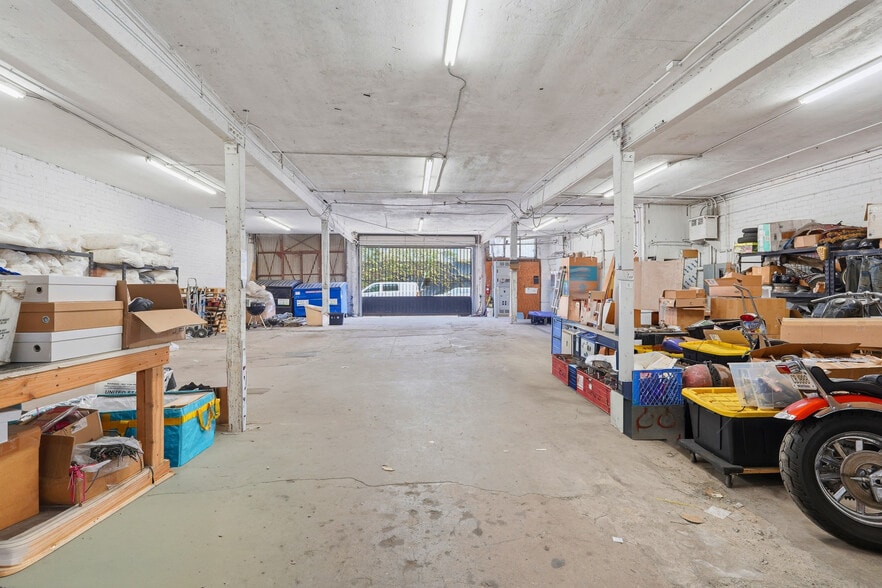 More Photos Of 714 Ducommun St, Los Angeles Manufacturing For Lease