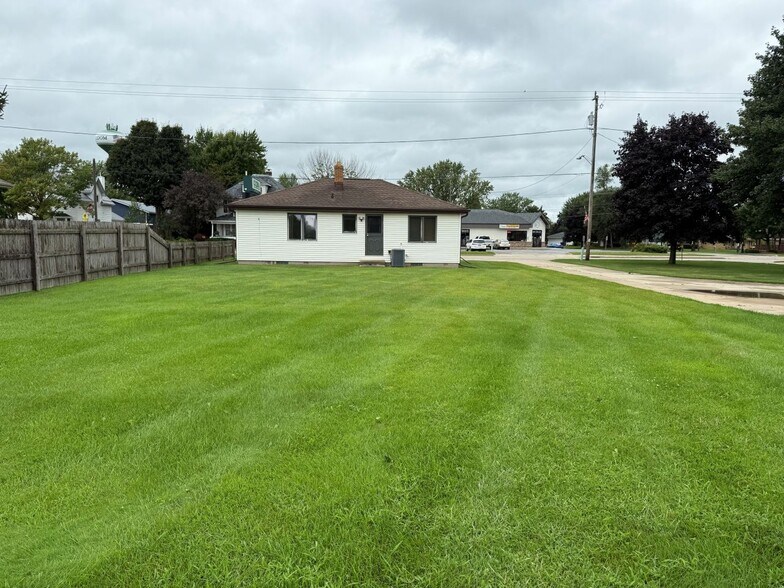 More Photos Of N4080 Hwy E, Freedom Office For Sale