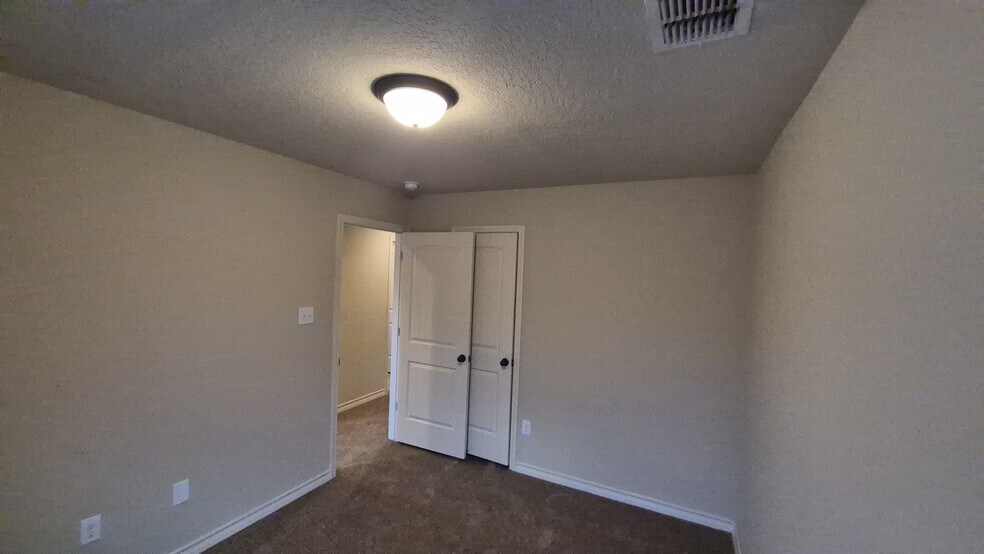 More Photos Of 6866 Lakeview Dr, San Antonio Multifamily For Sale