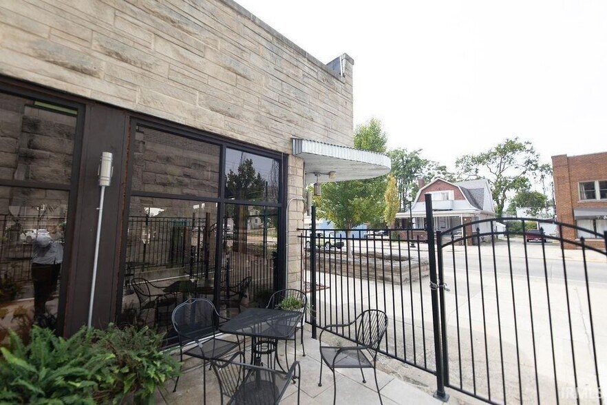 More Photos Of 409 S Walnut St, Bloomington Restaurant For Sale