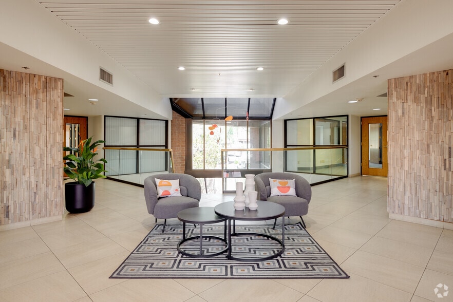 More Photos Of 2025 N 3rd St, Phoenix Unknown For Lease