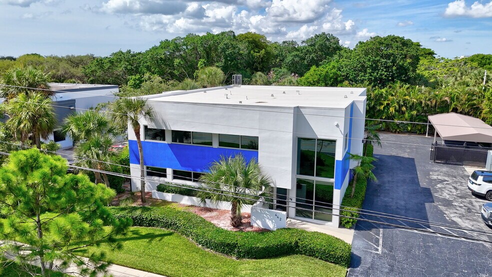More Photos Of 442 NW 35th St, Boca Raton Office For Sale