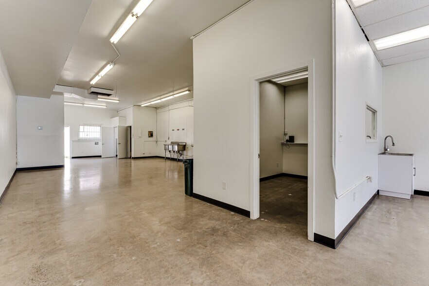 More Photos Of 824 Charnelton St, Eugene General Retail For Lease