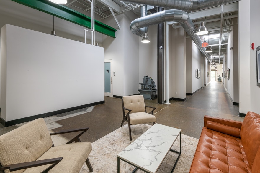 More Photos Of 5553 Peachtree Rd, Chamblee Loft Creative Space For Lease