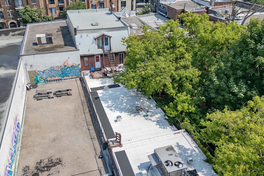 More Photos Of 5220 Av Du Parc, Montréal Office For Sale