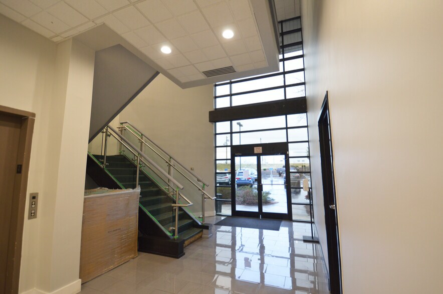 More Photos Of 5509 W Friendly Ave, Greensboro Office For Lease