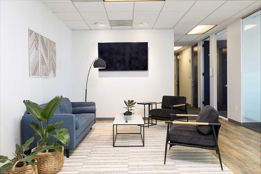 More Photos Of 3120 Southwest Fwy, Houston Coworking Space