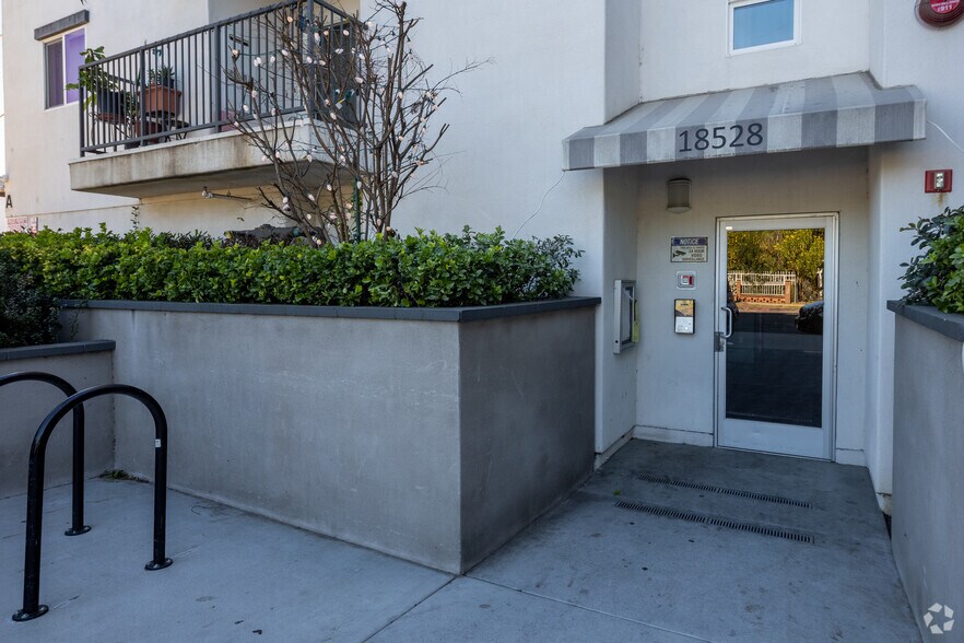 More Photos Of 18528 Chase St, Northridge Apartments For Sale