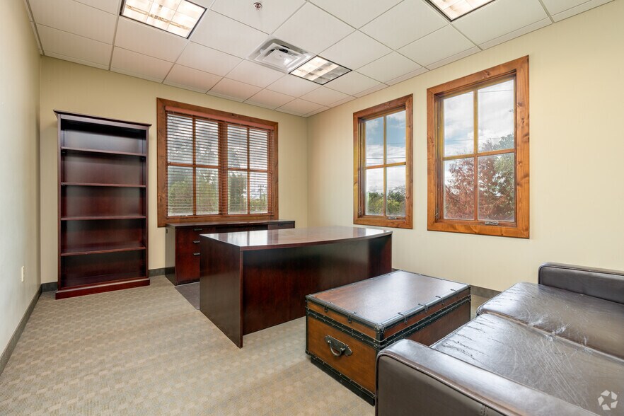 More Photos Of 1121 S Carroll Ave, Southlake Office For Sale