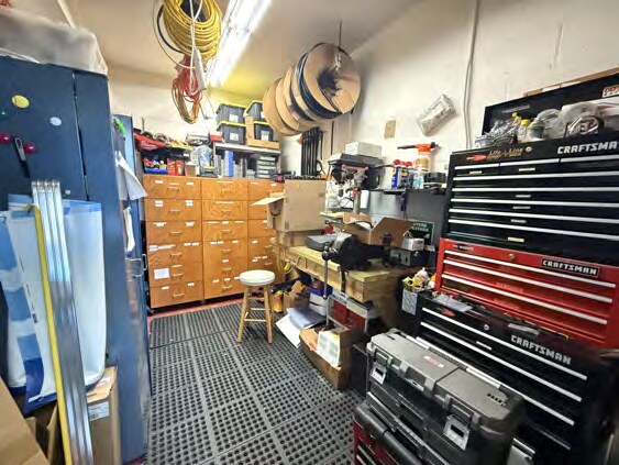 More Photos Of 922 S Park St, Madison Flex For Sale