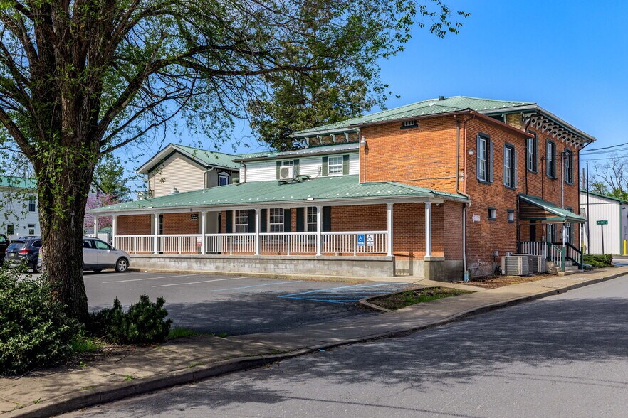 More Photos Of 219 N Market St, Selinsgrove Storefront Retail Residential For Sale