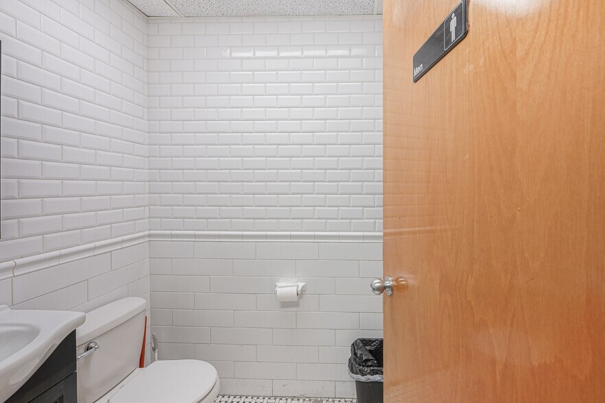 More Photos Of 49 Ironside Ct, Willingboro Manufacturing For Lease