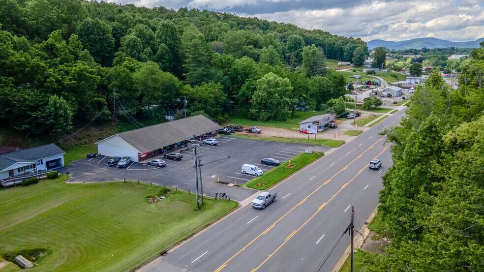 More Photos Of 1785 Georgia Rd, Franklin Freestanding For Sale