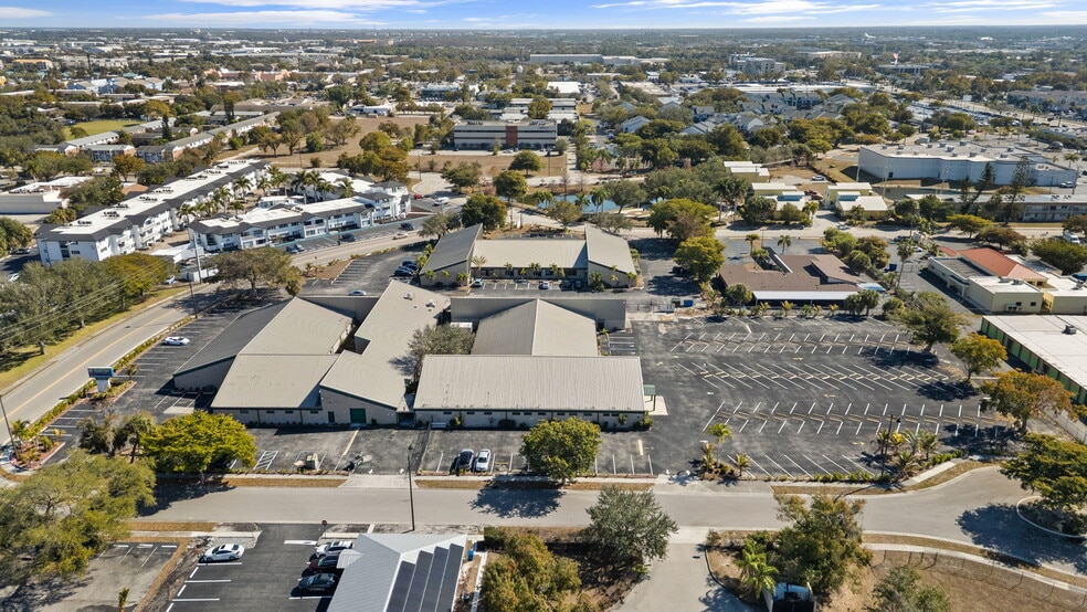 More Photos Of 2120 Collier Ave, Fort Myers Unknown For Lease