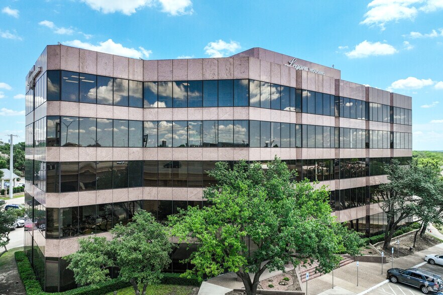 More Photos Of 1600 Airport Fwy, Bedford Office For Lease