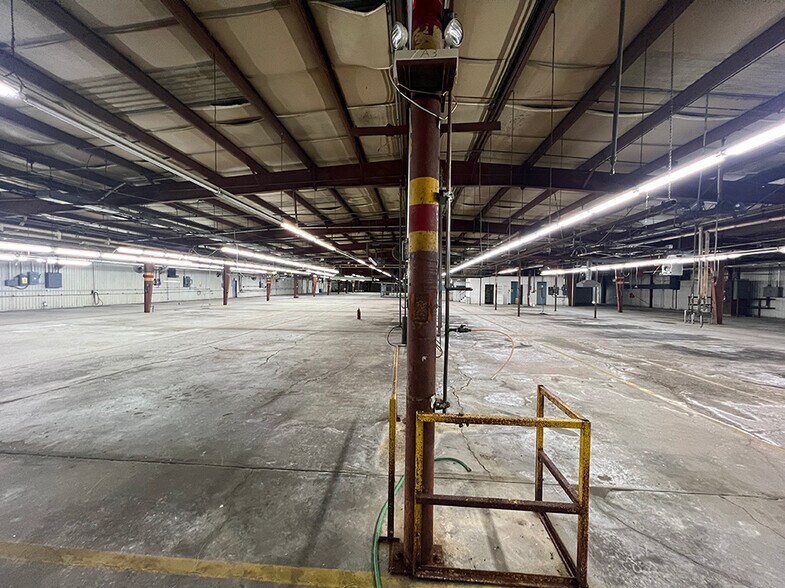 More Photos Of 13301 Tinker Ave, Lawrenceville Manufacturing For Lease