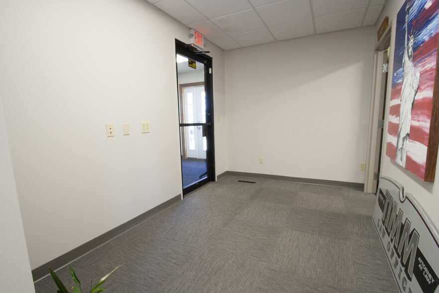 More Photos Of 522 Faxon Rd N, Norwood Young America Medical For Sale