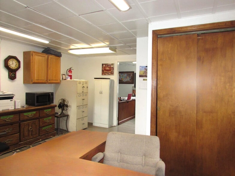 More Photos Of 174 Sandy Creek Rd, Verona Auto Repair For Sale