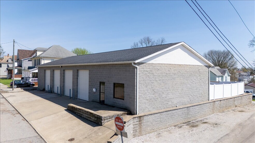 More Photos Of 705 7th St, Parkersburg Auto Dealership For Sale